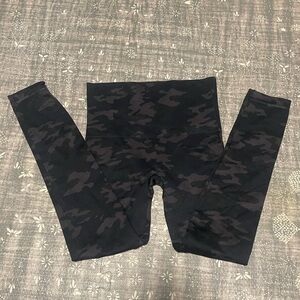 Spanx- Medium, high rise, camo leggings